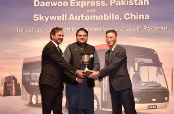 Pakistan signs deal with China to launch electric vehicles and buses