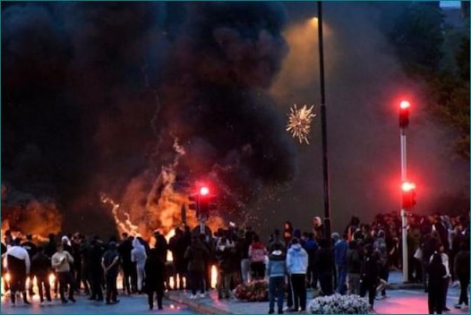 Riots in Sweden after far-right activists burns Quran