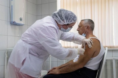 रूस में कोरोना वायरस का टीकाकरण शुरू, पहले इन ख़ास लोगों को लगेगा टीका