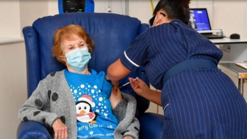 लंदन में 90 वर्षीय महिला को लगी पूर्ण विकसित 'कोरोना वैक्सीन'