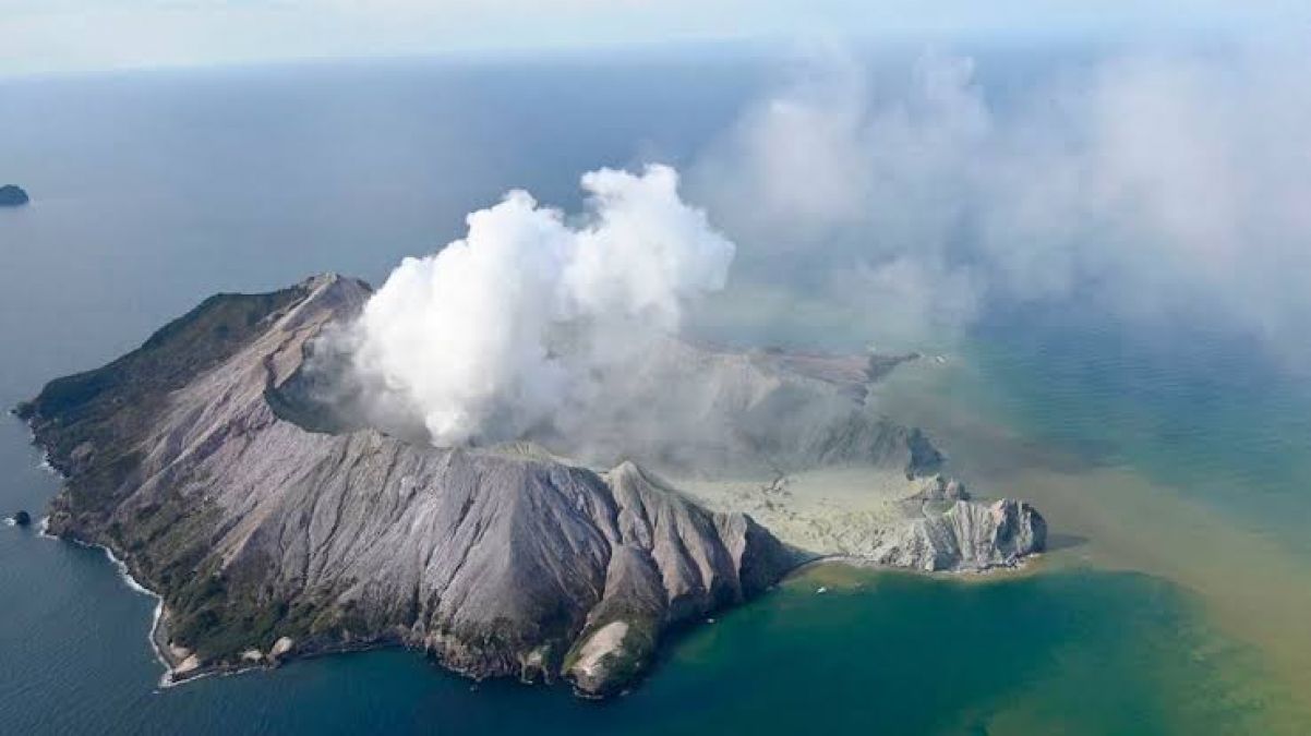 5 died in New Zealand due to volcanic eruption, ashes spread for miles