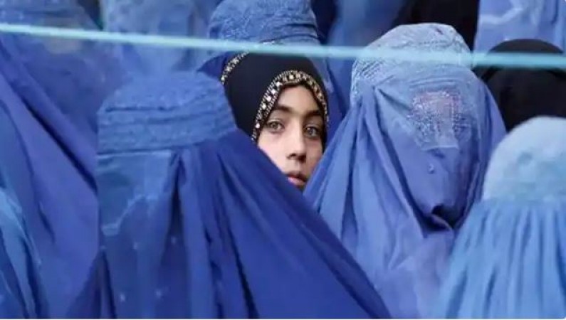 मुश्किल में अफगानी लड़कियां ! तालिबान ने पहले स्कूल नहीं जाने दिया, अब कह रहा परीक्षा दो