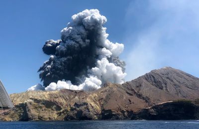 न्यूजीलैंड ज्वालामुखी विस्फोट: आर्मी ने बरामद किए 6 और शव, मृतकों की तादाद बढ़कर हुई 22
