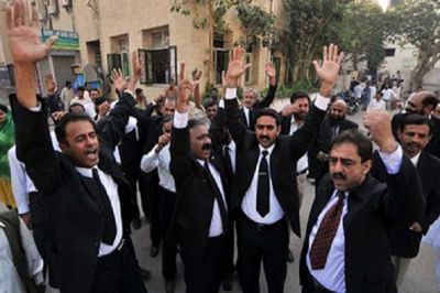 Lahore: Violent demonstration of lawyers outside the hospital, three people died due to lack of timely treatment