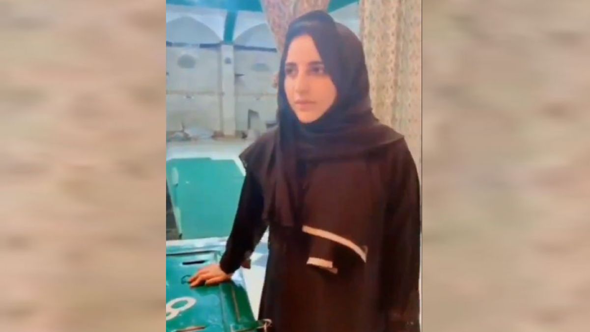 VIDEO: Pakistani Tiktok star harassed in Dubai, Pakistani youth kicked