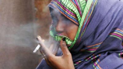 'म्हारी छोरियां छोरों से कम हैं के',  धूम्रपान करने के मामले में पुरुषों से आगे निकली महिलाएं - WHO