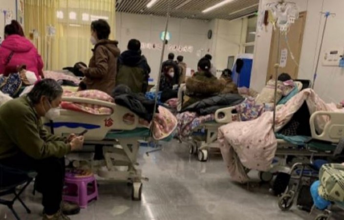रोज़ 5000 मौतें, अस्पताल और सड़कों पर लाशें ही लाशें.., कोरोना से चीन की हालत दयनीय