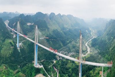 China built world's highest bridge, trains and vehicles can run together
