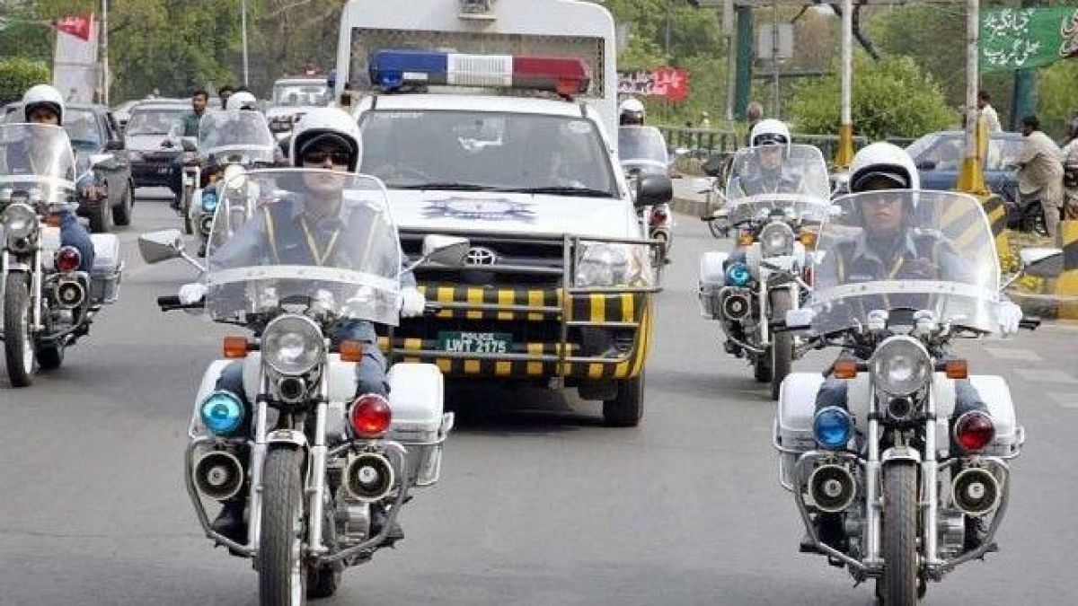 Pakistan becomes strict in traffic rules, fine over 1.5 crore