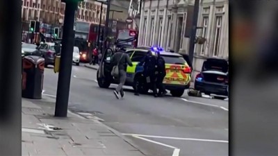लंदन में युवक ने लोगों पर किया चाक़ू से हमला, पुलिस ने हमलावर को मार गिराया