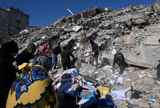 15000+ मौतें, हज़ारों इमारतें ध्वस्त.., तुर्की में भूकंप का विनाश जारी