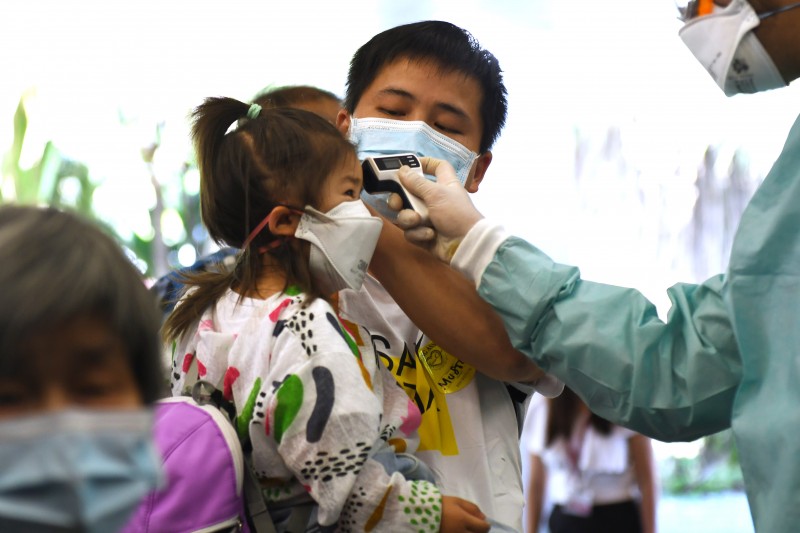 Coronavirus wreaks havoc in China, death toll reaches 813