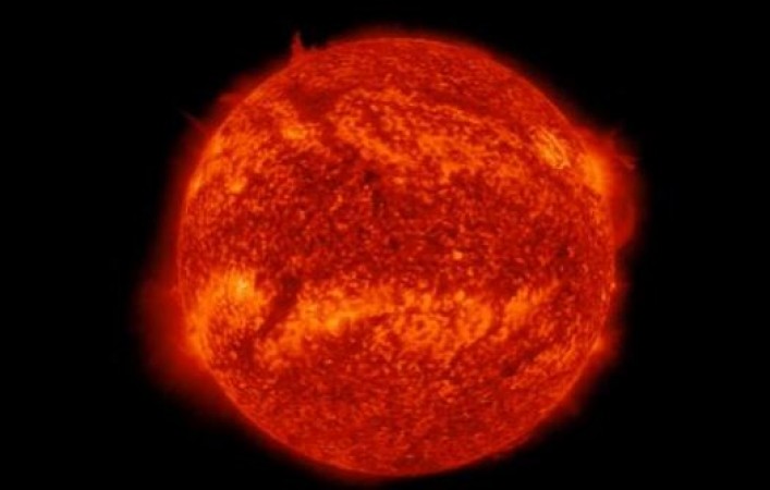 OMG! सूरज से टूटकर अलग हुआ एक बड़ा हिस्सा, उड़े वैज्ञानिकों के होश