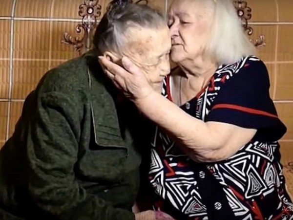 78 साल बाद मिली दो बिछड़ी बहने, एक टीवी शो में हुई मुलाकात