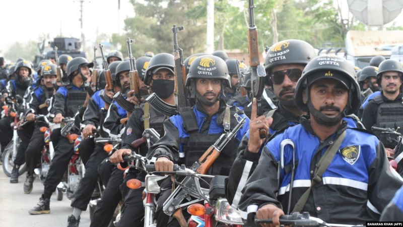 Security system opens in Pakistan, unknown people kidnap senior officials