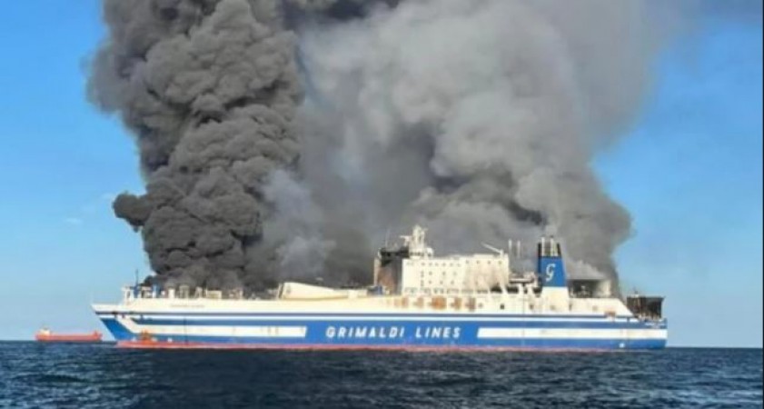 Euroferry Olympia caught fire in the sea, 250 people shouted for help