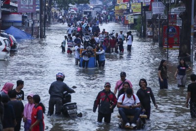 इंडोनेशिया : राजधानी जकार्ता में बाढ़ का प्रकोप जारी, राष्ट्रपति भवन भी नही रहा सुरक्षित