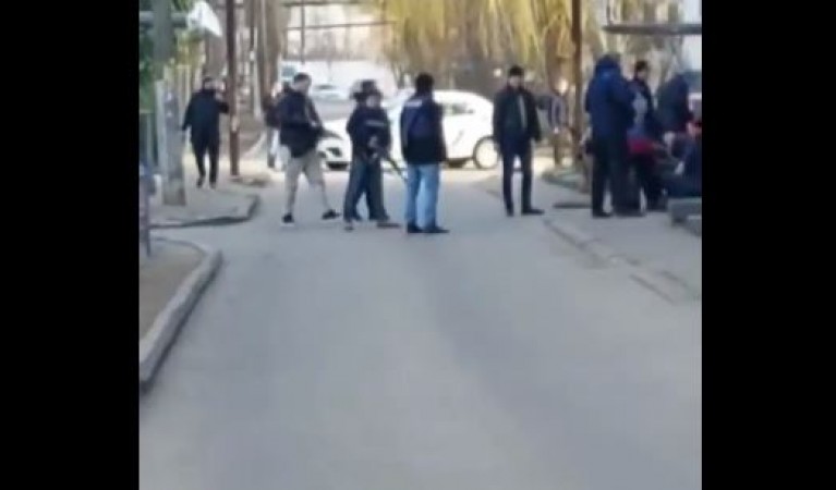 Video: People in Ukraine dragged Russian soldiers and made them captive!