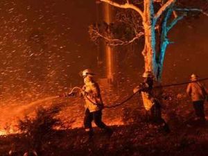 Three dead and several missing in Australia bush fires