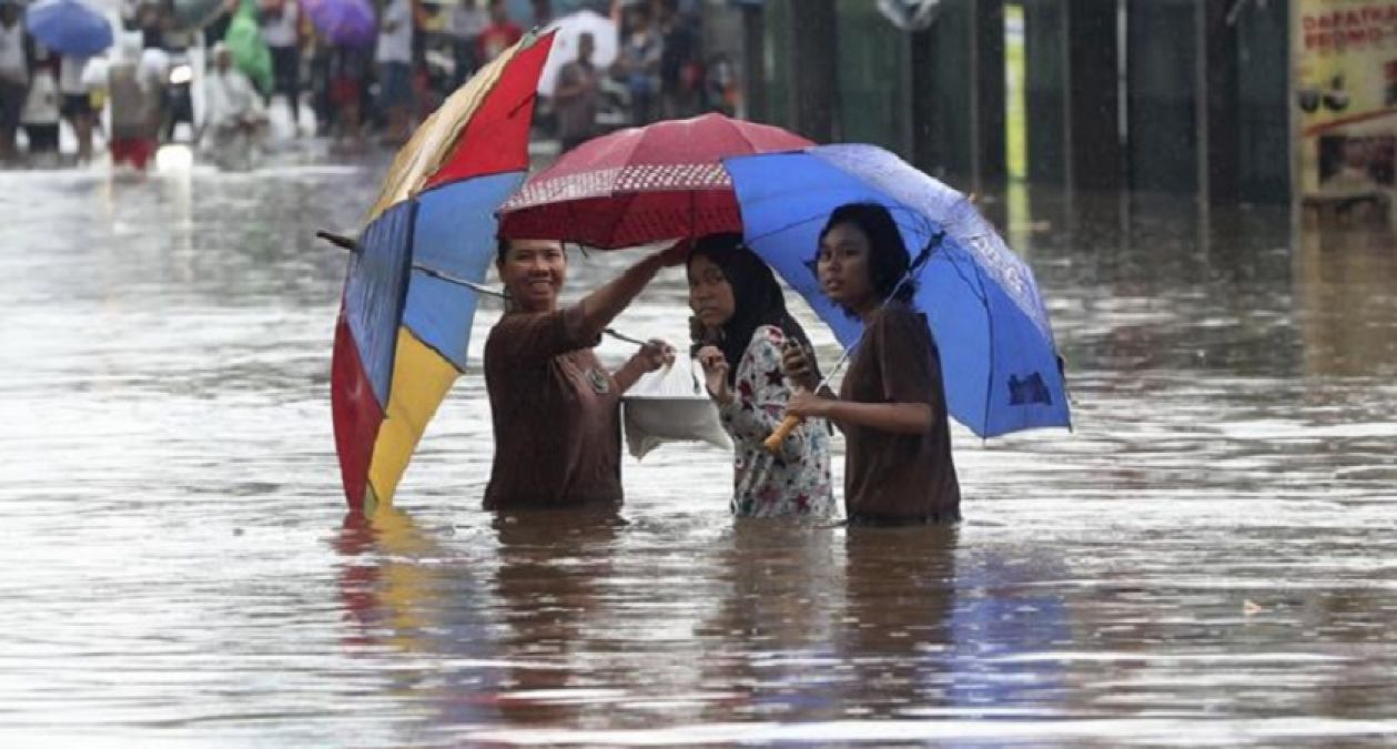 Life in Jakarta due to catastrophic flood, 16 died so far
