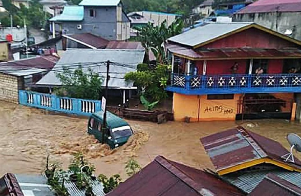 इंडोनेशिया : बाढ़ ने लिया विकराल रूप, 43 की मौत और कई लोग लापता