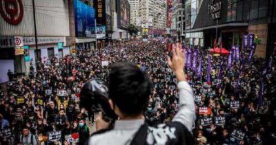 हांगकांग में सरकार के खिलाफ उग्र हुआ प्रदर्शन, पुलिस ने 400 उपद्रवियों को किया गिरफ्तार