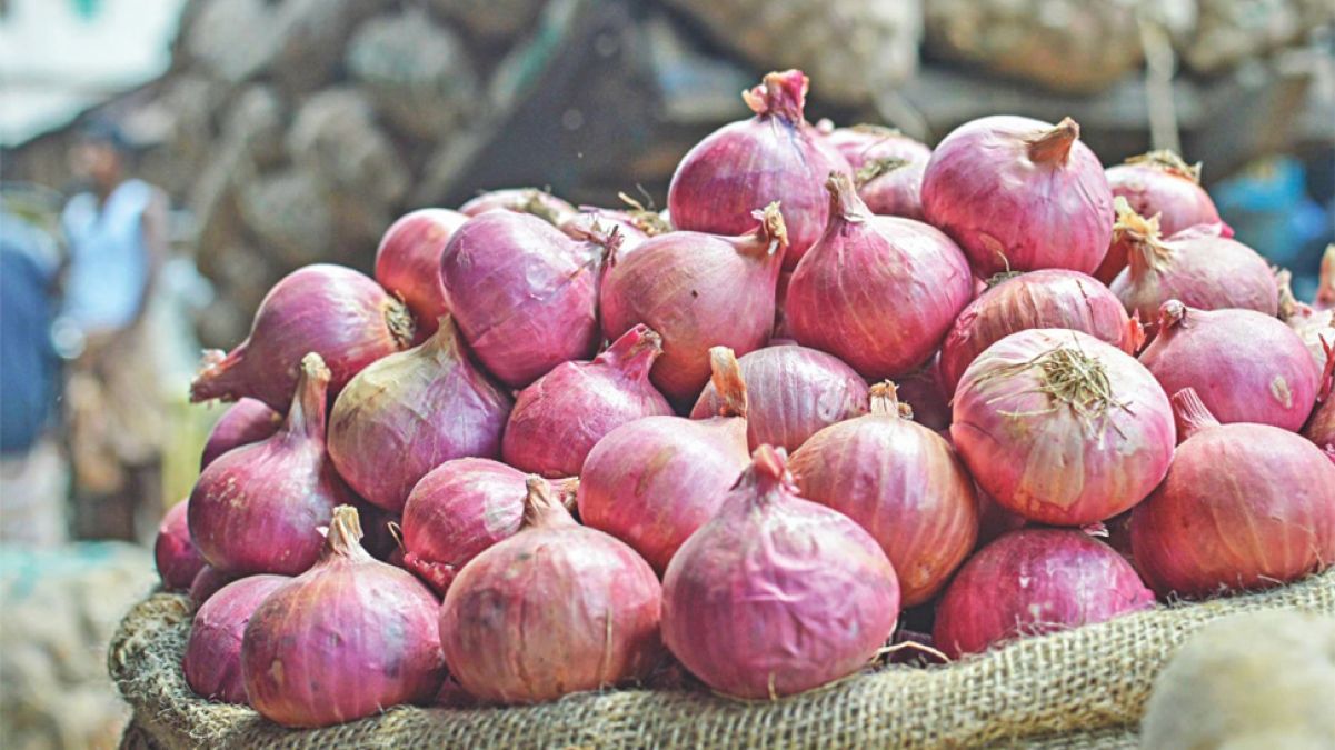 Onion prices also makes Bangladesh cry, Know why prices suddenly increased