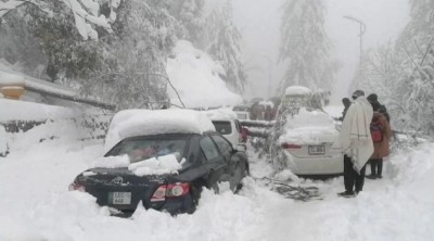 Outbreak of snowfall in Pakistan, 21 tourists lost their lives