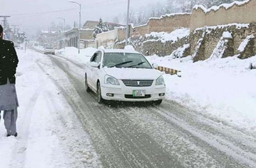 Heavy snowfall and rain caused havoc in Balochistan, 14 died