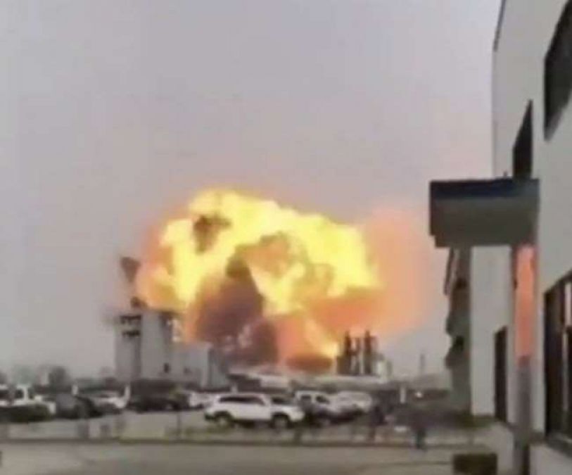 Horrific accident: Fierce explosion in chemical plant, Video goes viral