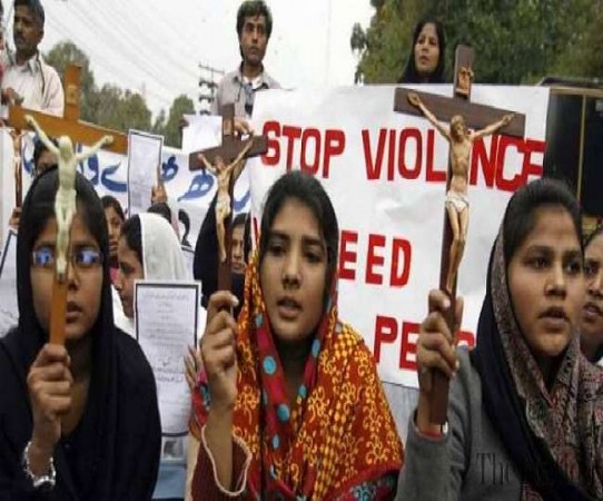 अल्‍पसंख्‍यकों के लिए नरख बना पाकिस्तान, अब ईसाईयों को कर रहा परेशान