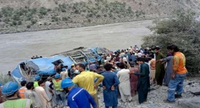 39 died as bus falls into gorge in Balochistan