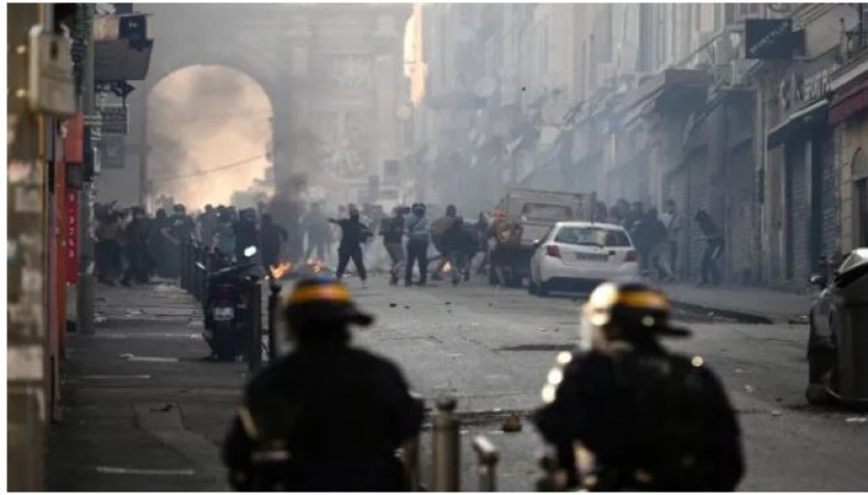 पचैट और टिकटाॅक पर हिंसा की साजिश रच रहे दंगाई, अब तक 875 गिरफ्तार, फ्रांस में आपातकाल लगाने की तैयारी