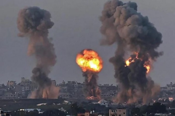 ग़ाज़ा पट्टी पर इजराइल एयरफोर्स ने रात भर बरसाए बम, हमास के अड्डों को बनाया ठिकाना
