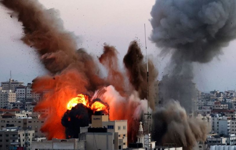 इजराइल ने एक रात में फिलिस्तीन पर किए 10 हवाई हमले, कहा- आतंकी ढांचों पर किया अटैक