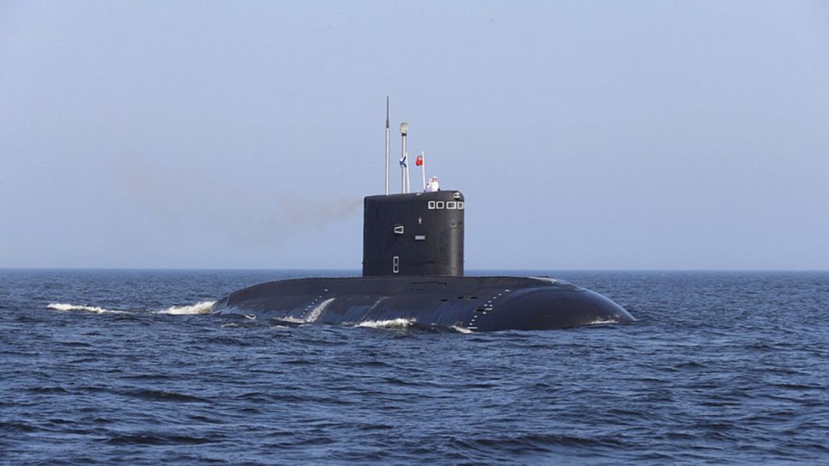 Fire erupts in Russian special operation submarine, 14 Navy personnel killed