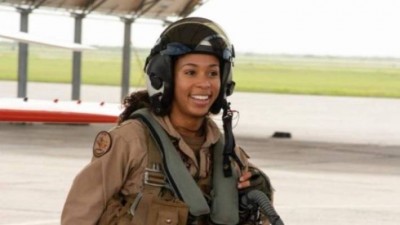 अमेरिकन नेवी की पहली अश्वेत महिला पायलट बनीं मेडलिन, रच दिया इतिहास