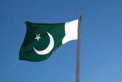IMF से कर्ज मिलते ही बौरा गया पाकिस्तान, ‘सबसे बड़ा’ झंडा फहराने में खर्च करेगा 40 करोड़ रुपए,