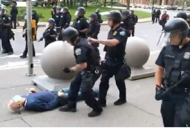 Video: Police vandalism continues in America, old man injured during protest