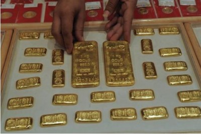 Authorities seek owner of gold biscuits worth 1.5 crore left on train