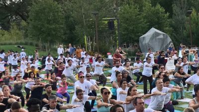 The magic of yoga also showing in Israel, hundreds of people were performed