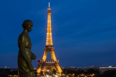 Tourists will be able to visit 'Eiffel Tower' again from today