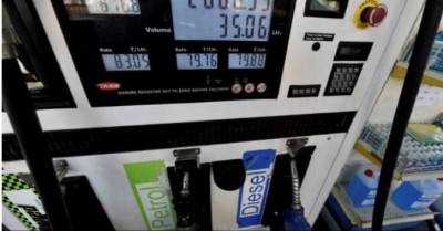 एक ही दिन में 25 रुपए बढ़ गए पेट्रोल के दाम, बढ़ती कीमतों से परेशान आवाम