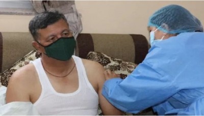 नेपाल के आर्मी चीफ ने लगवाई भारतीय कोरोना वैक्सीन, भारत ने और भेजी 10 लाख डोज़