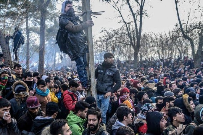 ग्रीस और तुर्की सीमा पर प्रवासियों के बीच तगड़ा संघर्ष, राष्‍ट्रपति रेसेप तईप ने बोली ये बात