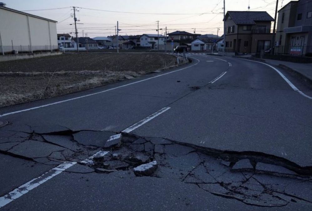 Bullet train derailed, shadow in 2 million homes, you will shudder to see these pictures of Japan