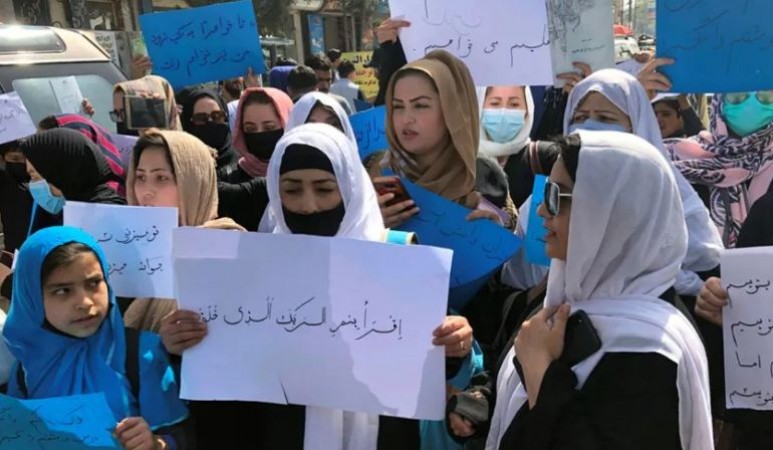 Muslim women's protest against Taliban, demands to start girls' schools