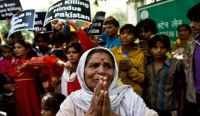 शर्मनाक: पाक में सिर्फ मुस्लिमों को दिया जा रहा राशन, हिन्दुओं से कहा- तुम्हारे लिए नहीं