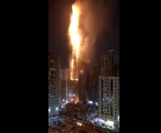 भीषण हादसा: यूएई के आवासीय टॉवर में लगी आग, चारों और मचा कोहराम