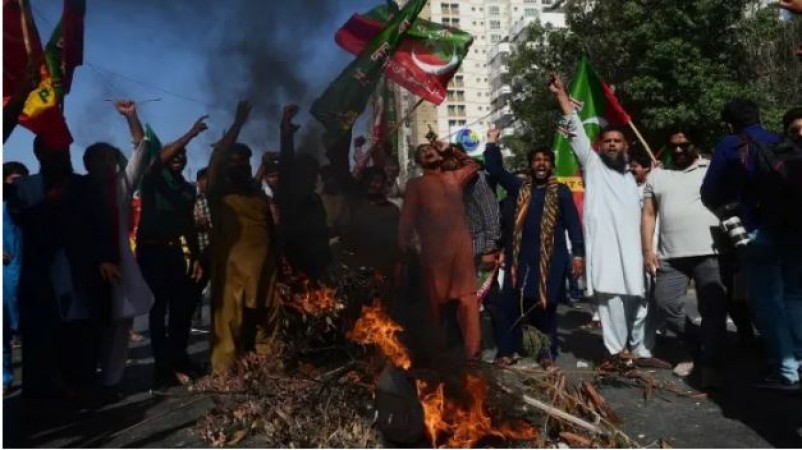 इमरान खान की गिरफ्तारी को लेकर पूरे पाकिस्तान में हिंसक हुए लोग